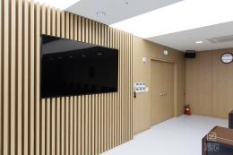 大學(xué)多功能教室會議室pvc木紋膜多種拼接方式裝飾效果展示