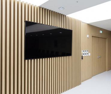 大學(xué)多功能教室會議室pvc木紋膜多種拼接方式裝飾效果展示