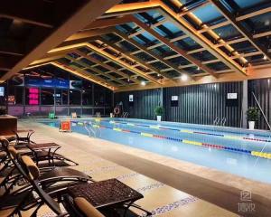 泳池區(qū)域可以使用木紋膜嗎？——pvc木紋膜