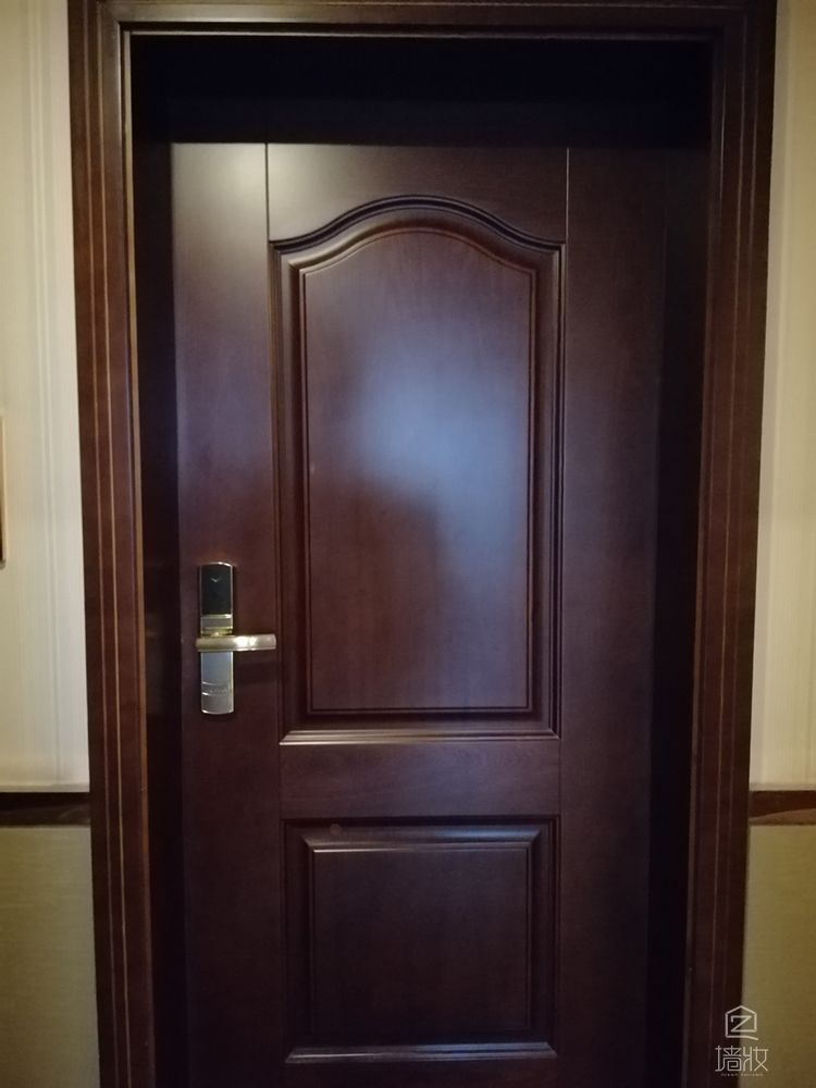 酒店翻新木紋膜裝飾貼膜翻新現(xiàn)場(chǎng)實(shí)拍-pvc裝飾貼膜