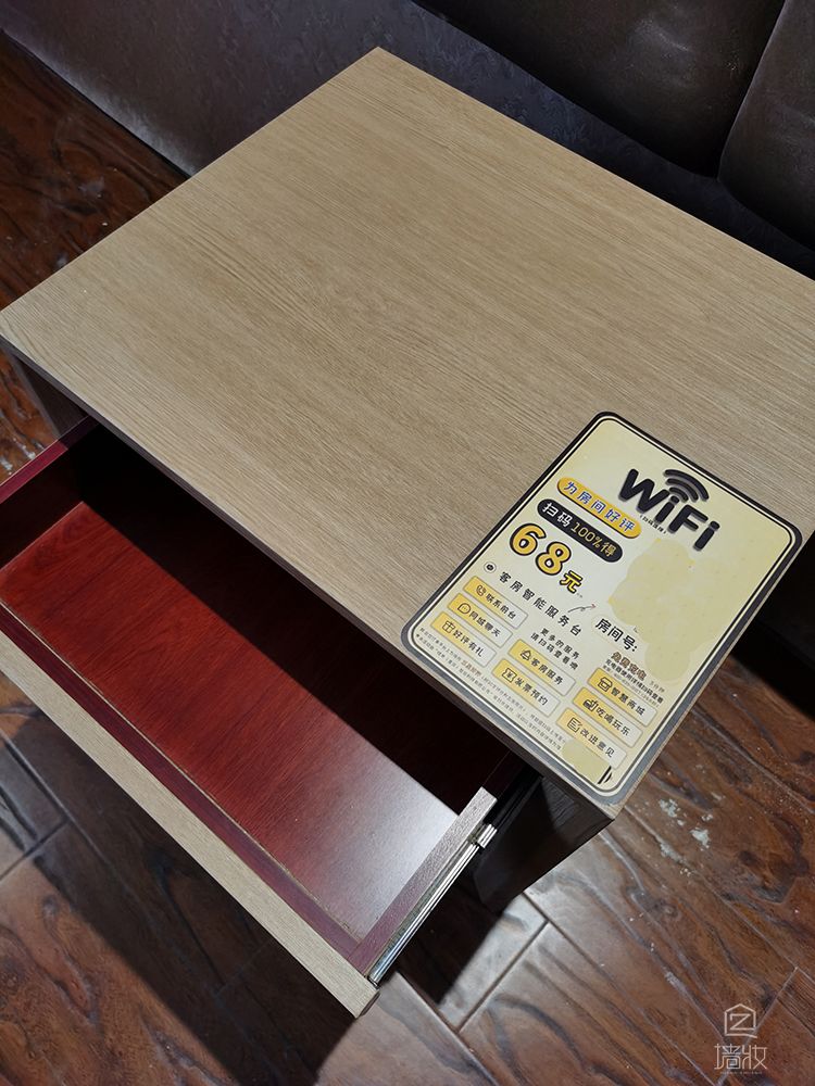 酒店翻新木紋膜裝飾貼膜翻新現(xiàn)場(chǎng)實(shí)拍-pvc裝飾貼膜