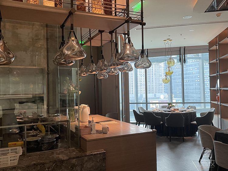 中高端餐廳使用裝飾貼膜lg木紋膜場(chǎng)景實(shí)拍——pvc裝飾貼膜木