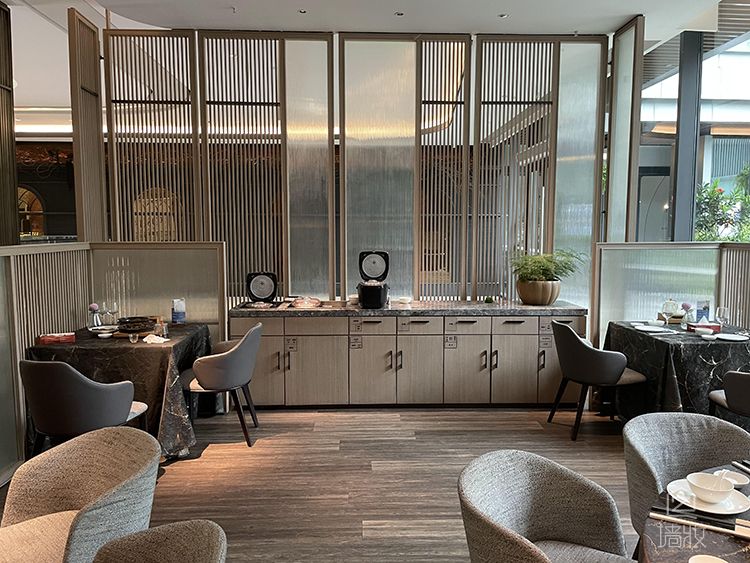 中高端餐廳使用裝飾貼膜lg木紋膜場(chǎng)景實(shí)拍——pvc裝飾貼膜木