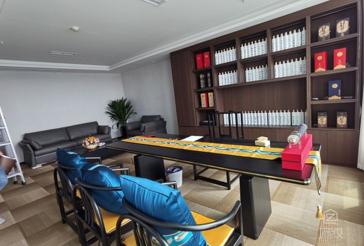 LG 裝飾貼膜，高端酒展柜的卓越之選 